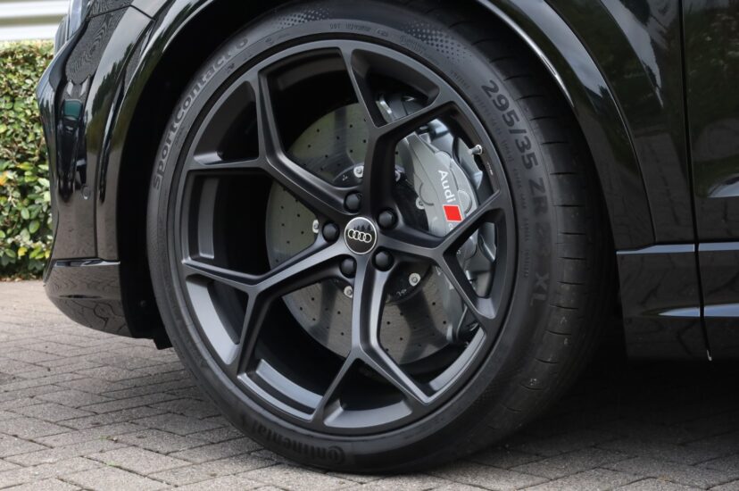 Audi RSQ8 Performance