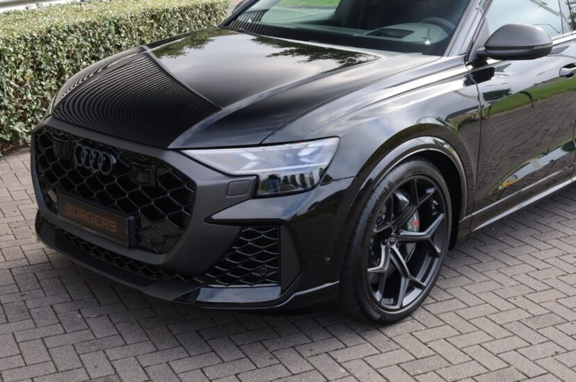 Audi RSQ8 Performance
