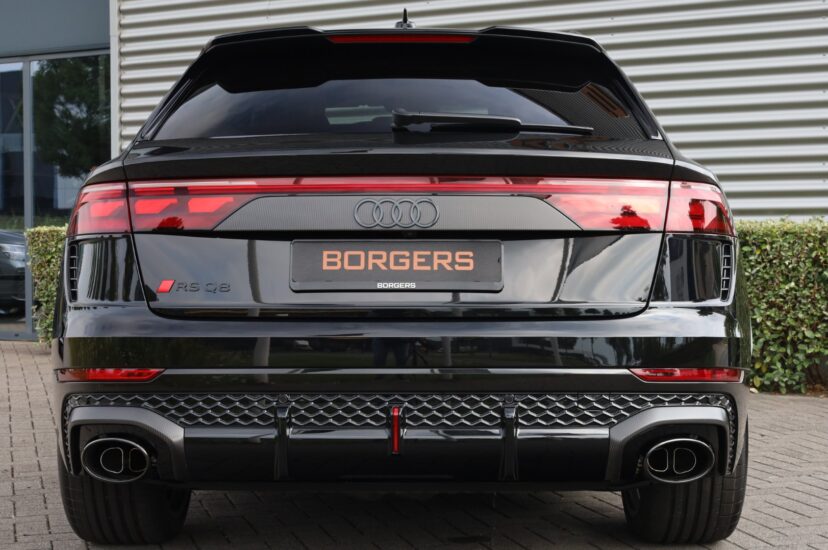 Audi RSQ8 Performance