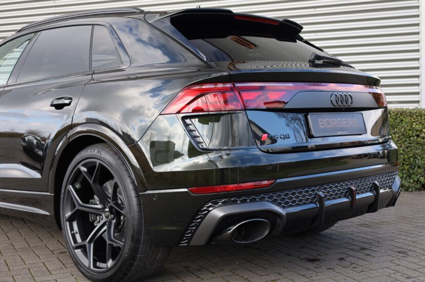 Audi RSQ8 Performance