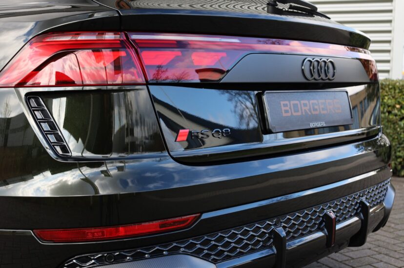 Audi RSQ8 Performance