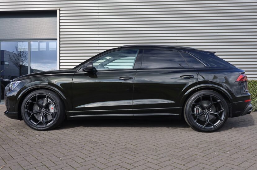 Audi RSQ8 Performance