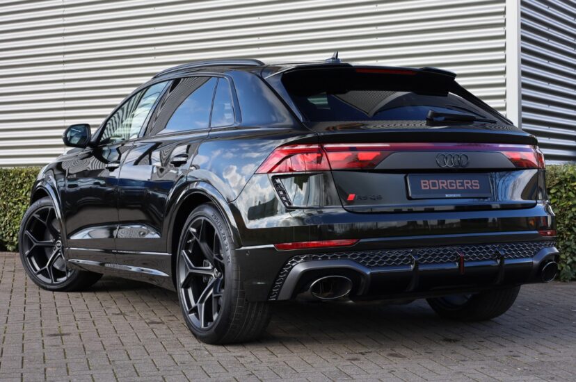 Audi RSQ8 Performance