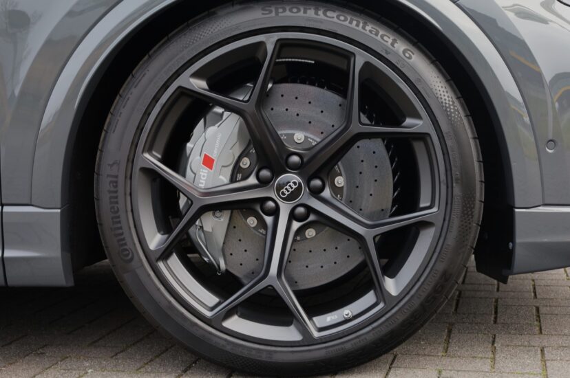 Audi RSQ8 Performance