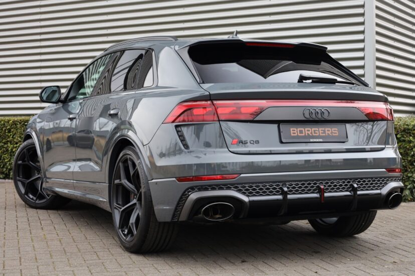 Audi RSQ8 Performance