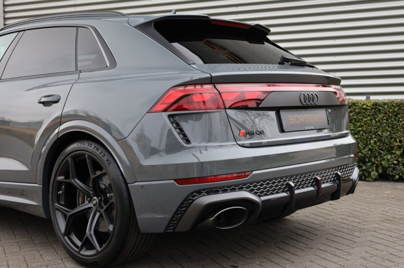 Audi RSQ8 Performance