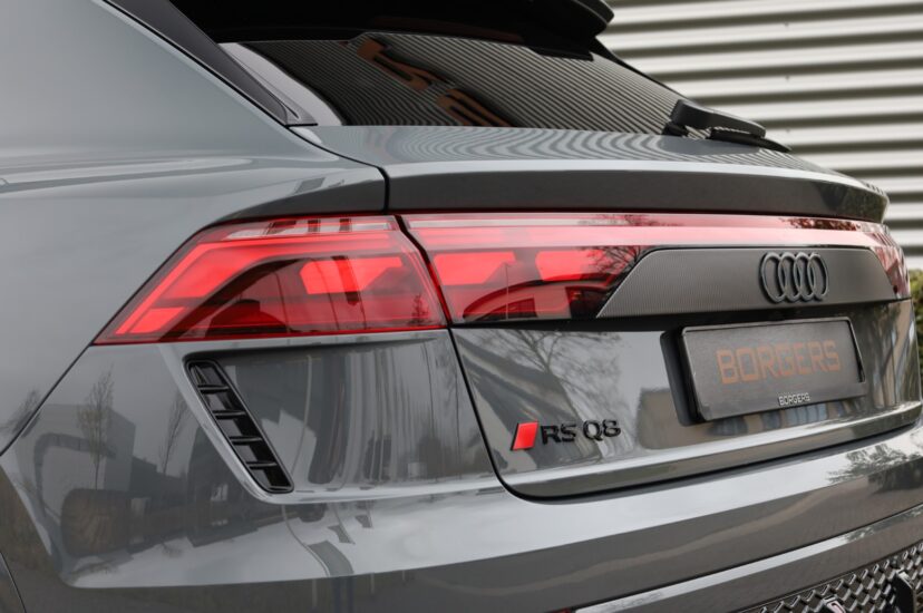 Audi RSQ8 Performance