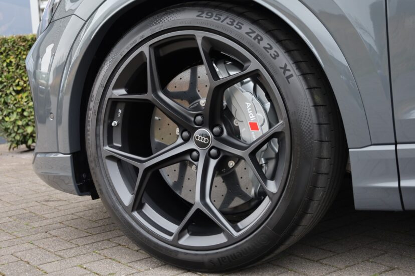 Audi RSQ8 Performance