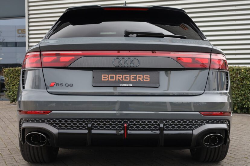 Audi RSQ8 Performance