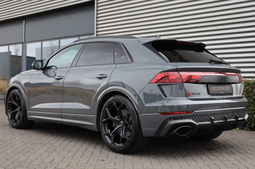 Audi RSQ8 Performance