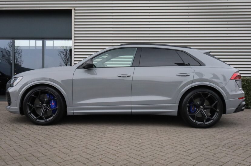 Audi RSQ8 Performance