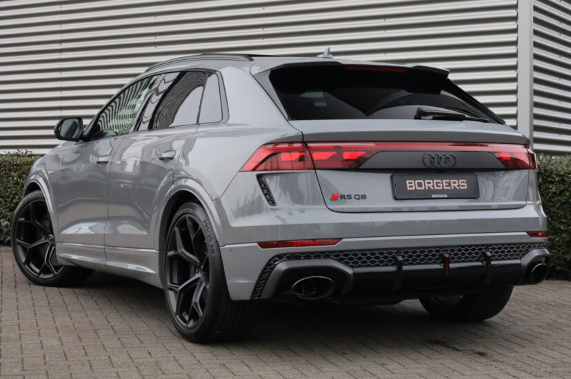 Audi RSQ8 Performance