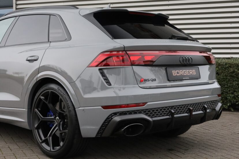 Audi RSQ8 Performance