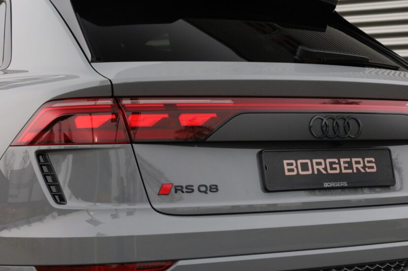 Audi RSQ8 Performance