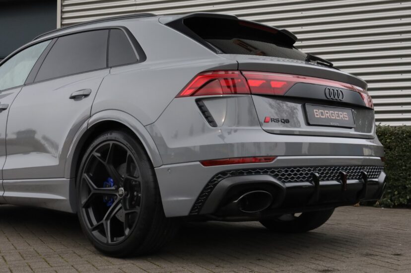 Audi RSQ8 Performance