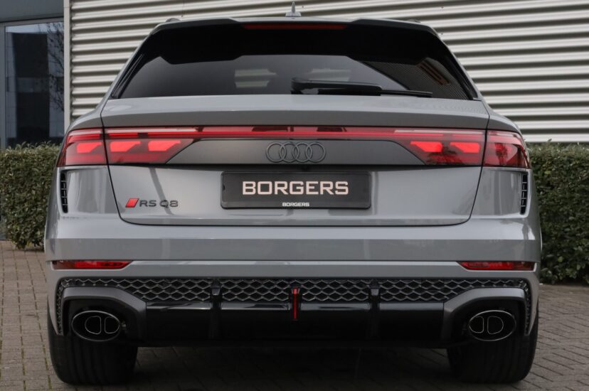 Audi RSQ8 Performance