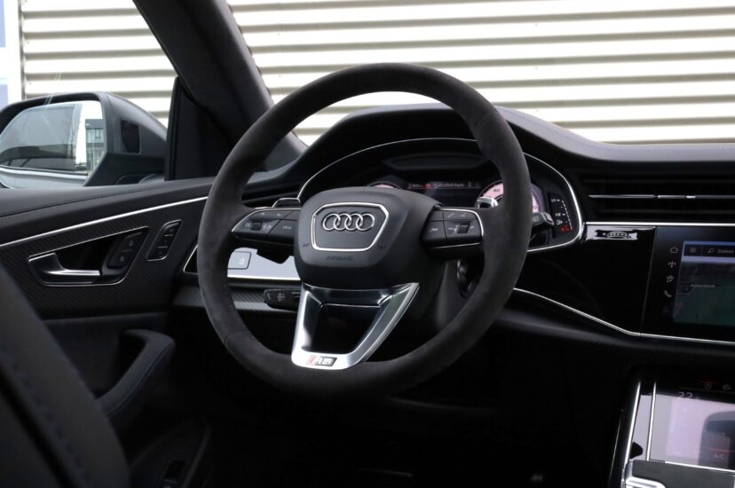 Audi RSQ8 Performance