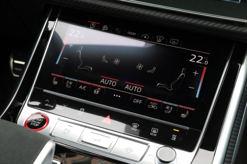 Audi RSQ8 Performance