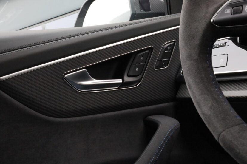 Audi RSQ8 Performance