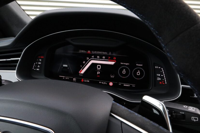 Audi RSQ8 Performance