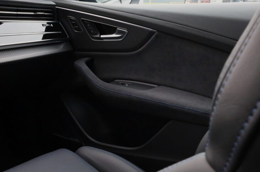 Audi RSQ8 Performance