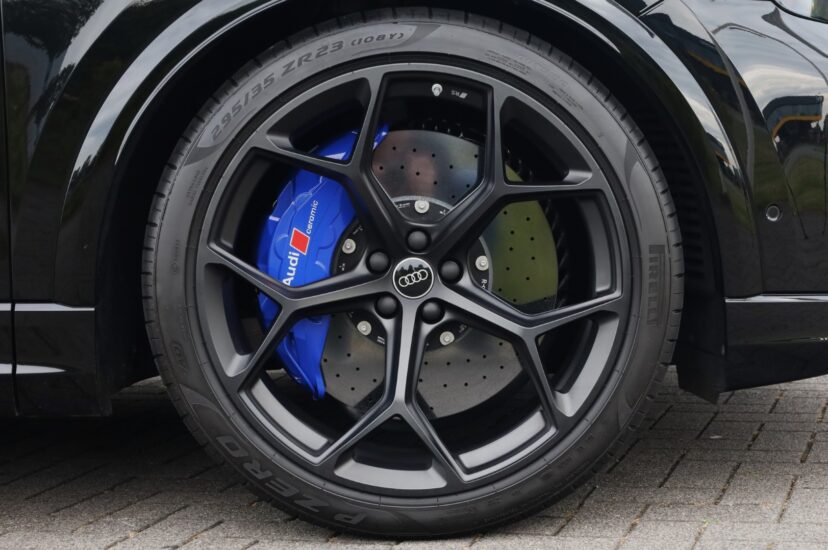 Audi RSQ8 Performance