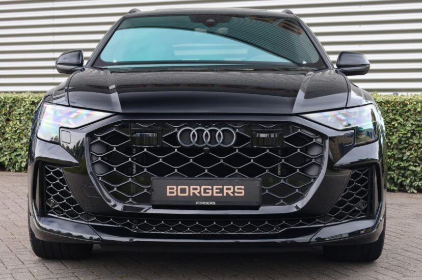 Audi RSQ8 Performance