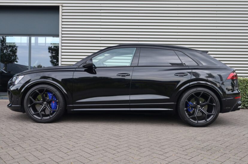 Audi RSQ8 Performance