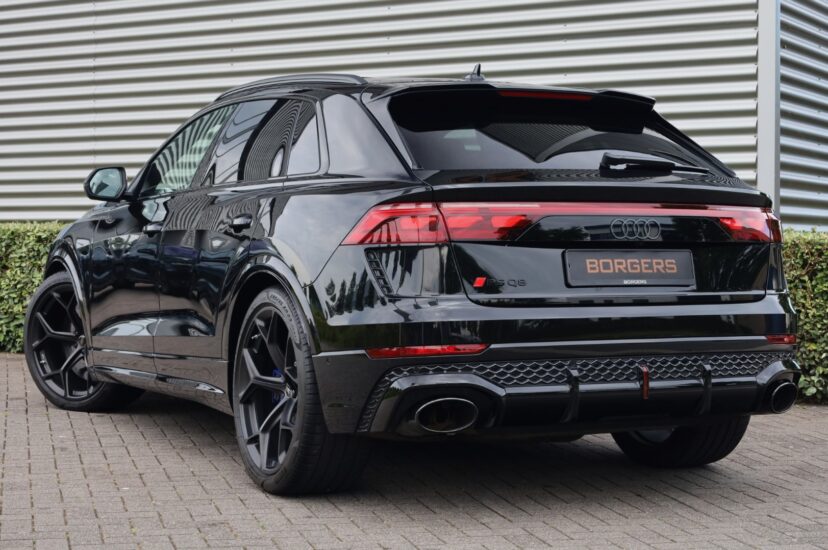 Audi RSQ8 Performance
