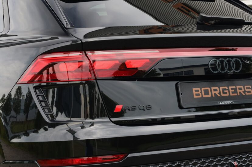 Audi RSQ8 Performance