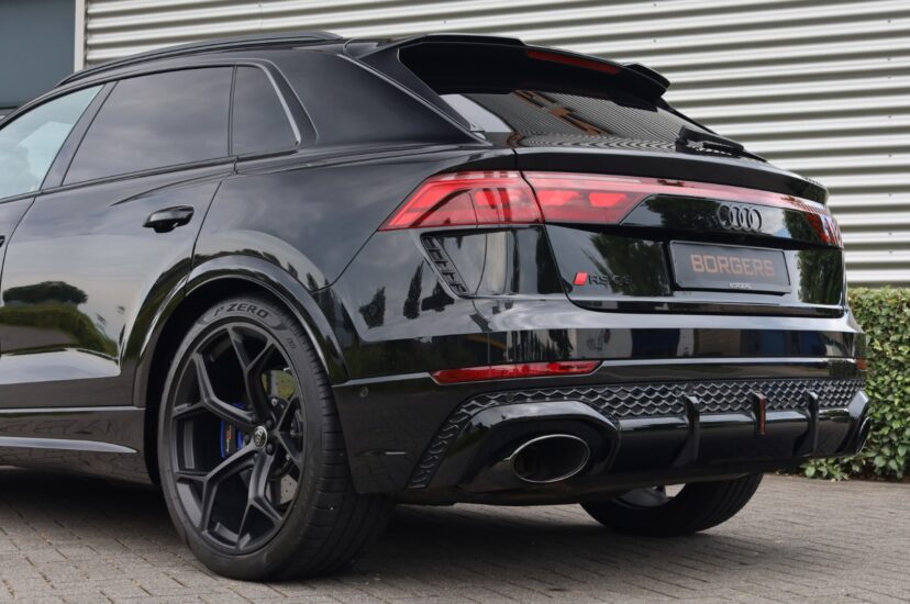 Audi RSQ8 Performance