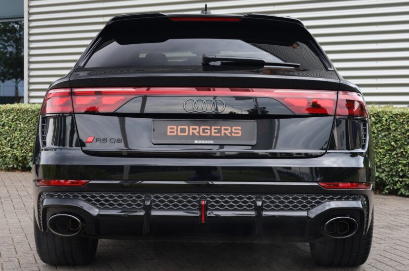 Audi RSQ8 Performance