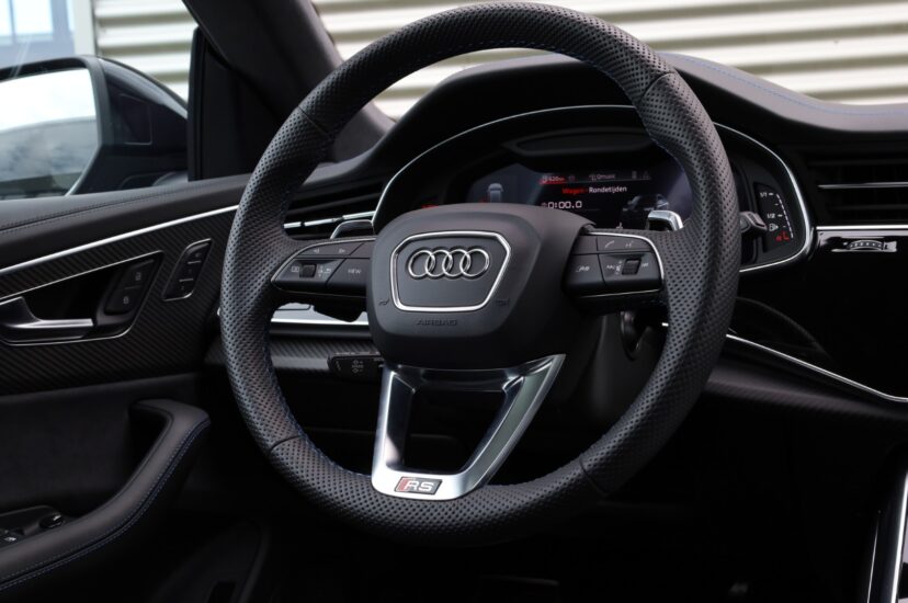 Audi RSQ8 Performance