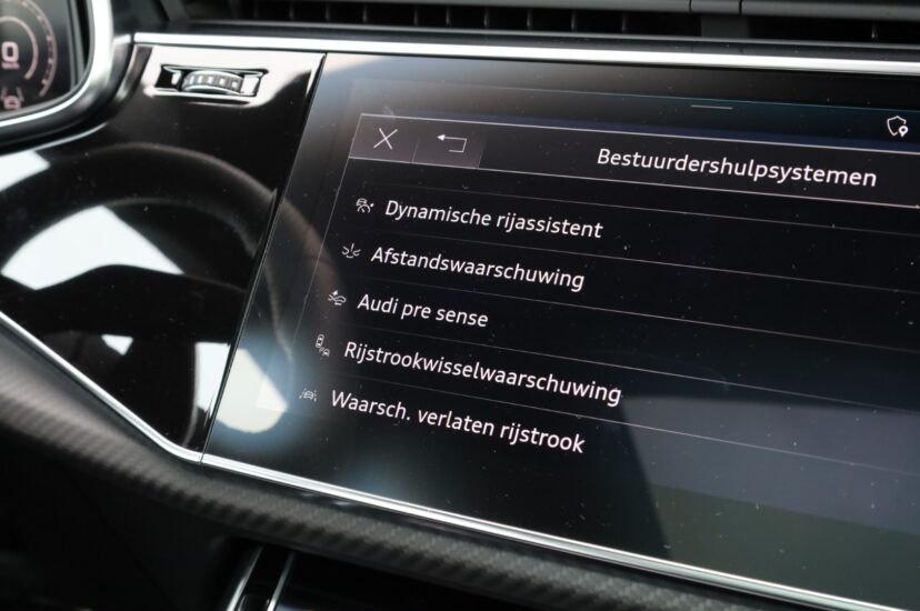 Audi RSQ8 Performance