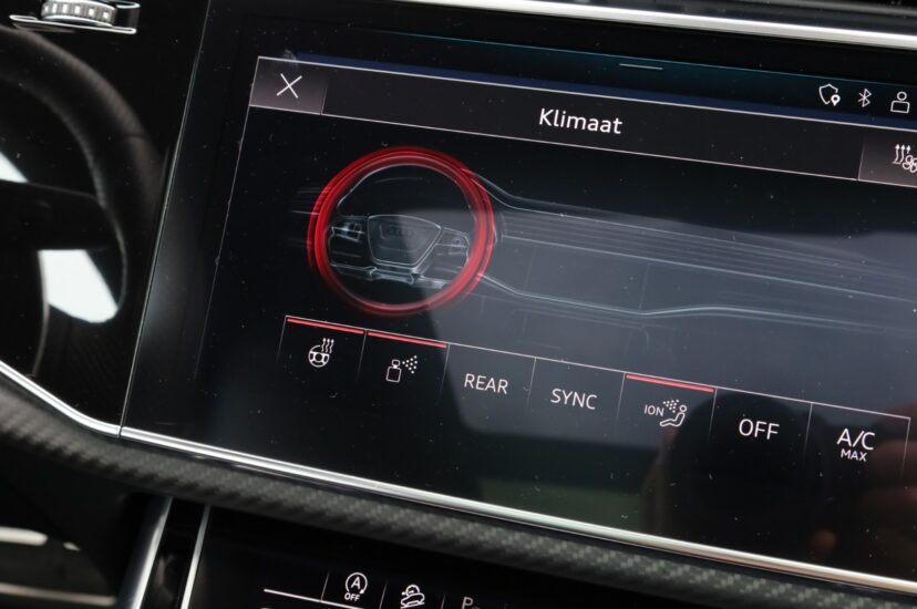 Audi RSQ8 Performance