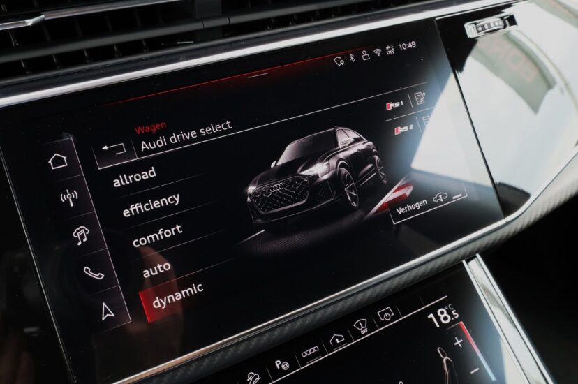 Audi RSQ8 Performance