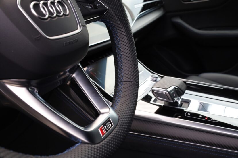 Audi RSQ8 Performance